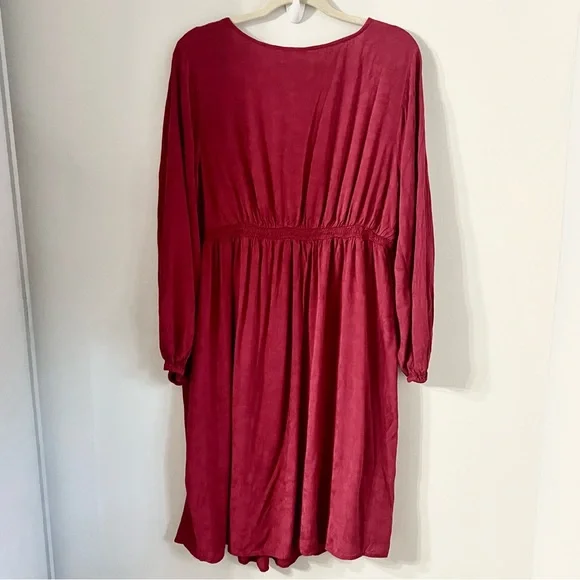 14.Ingrid & Isabel Maternity Long Sleeve Smocked Jacquard Ruby Red Holiday Dress - Picture 3 of 8